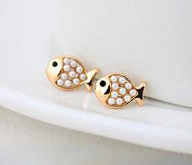 Cute Golden Pearl Fish Stud Earring